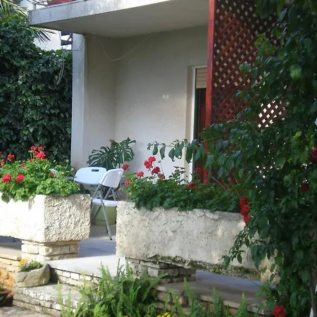 Apartment Ms *